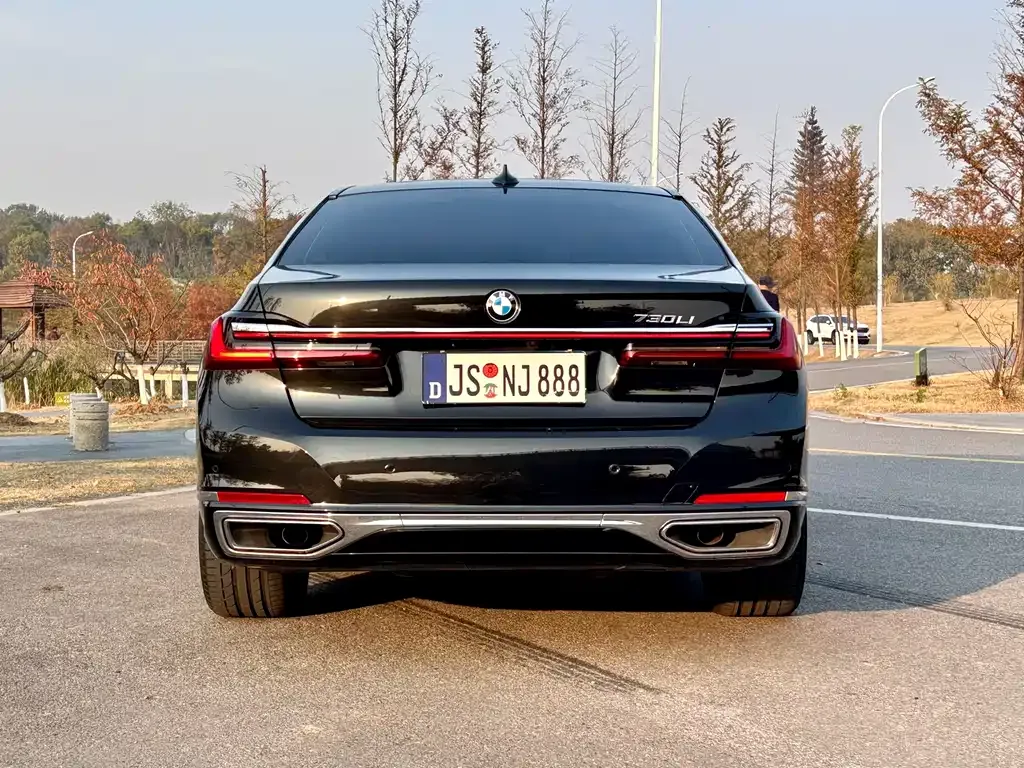 BMW 7 Series — фото 3