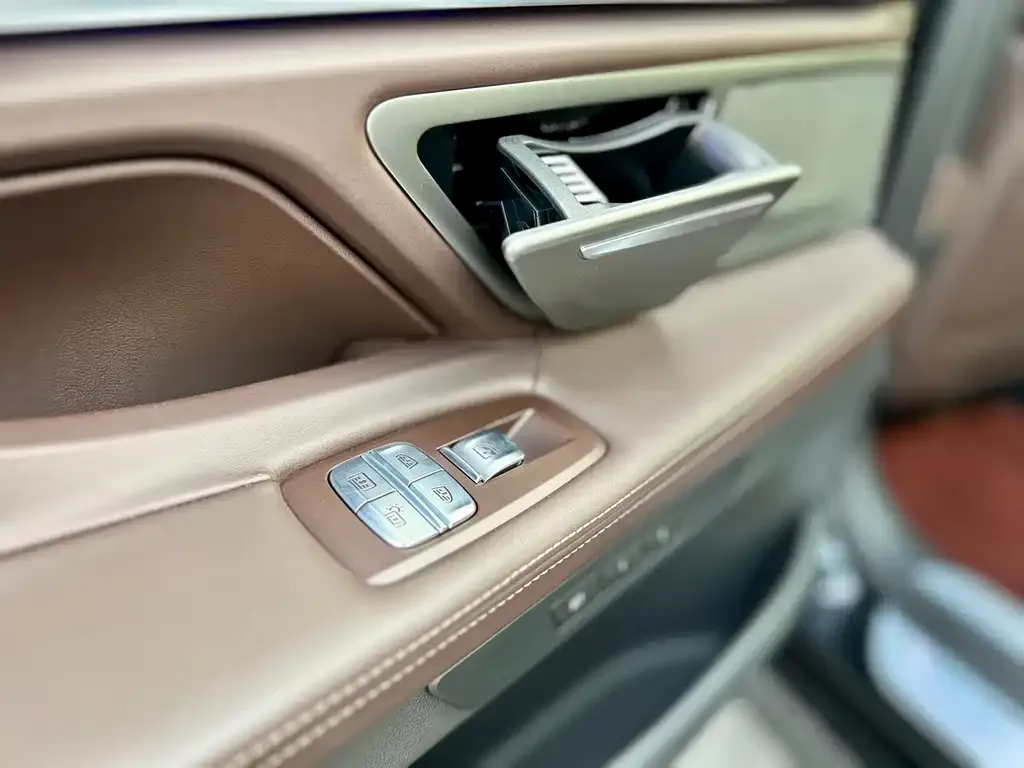 BMW 7 Series — фото 9