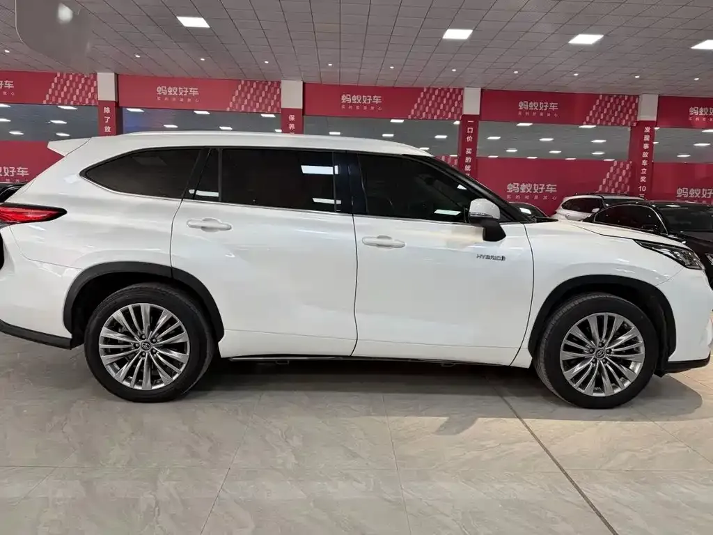 Toyota Highlander — фото 2