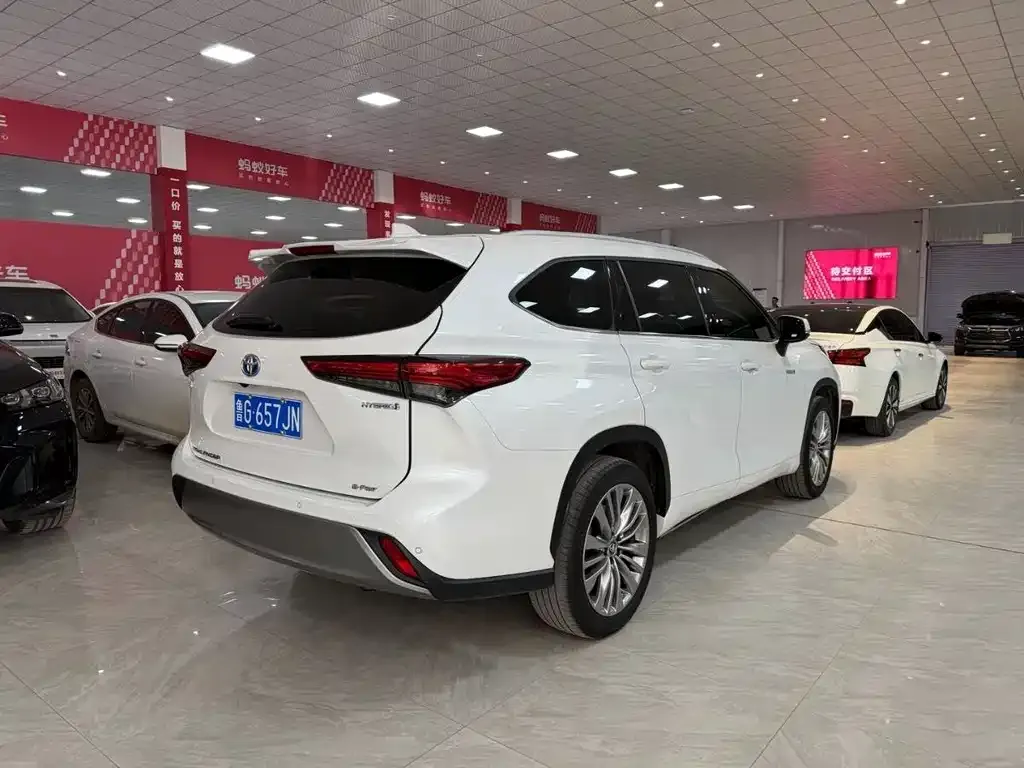 Toyota Highlander — фото 5