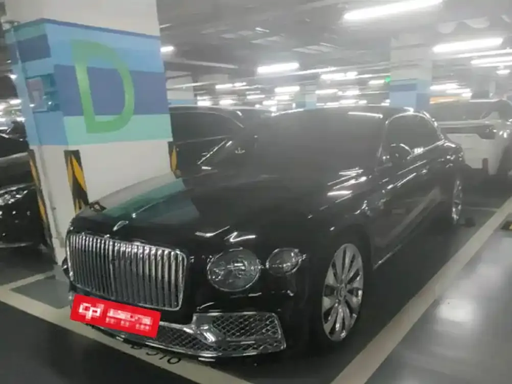 Bentley Flying Spur — фото 1
