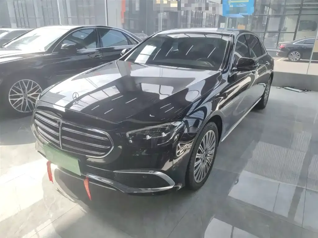 Mercedes-Benz E-Class — фото 1