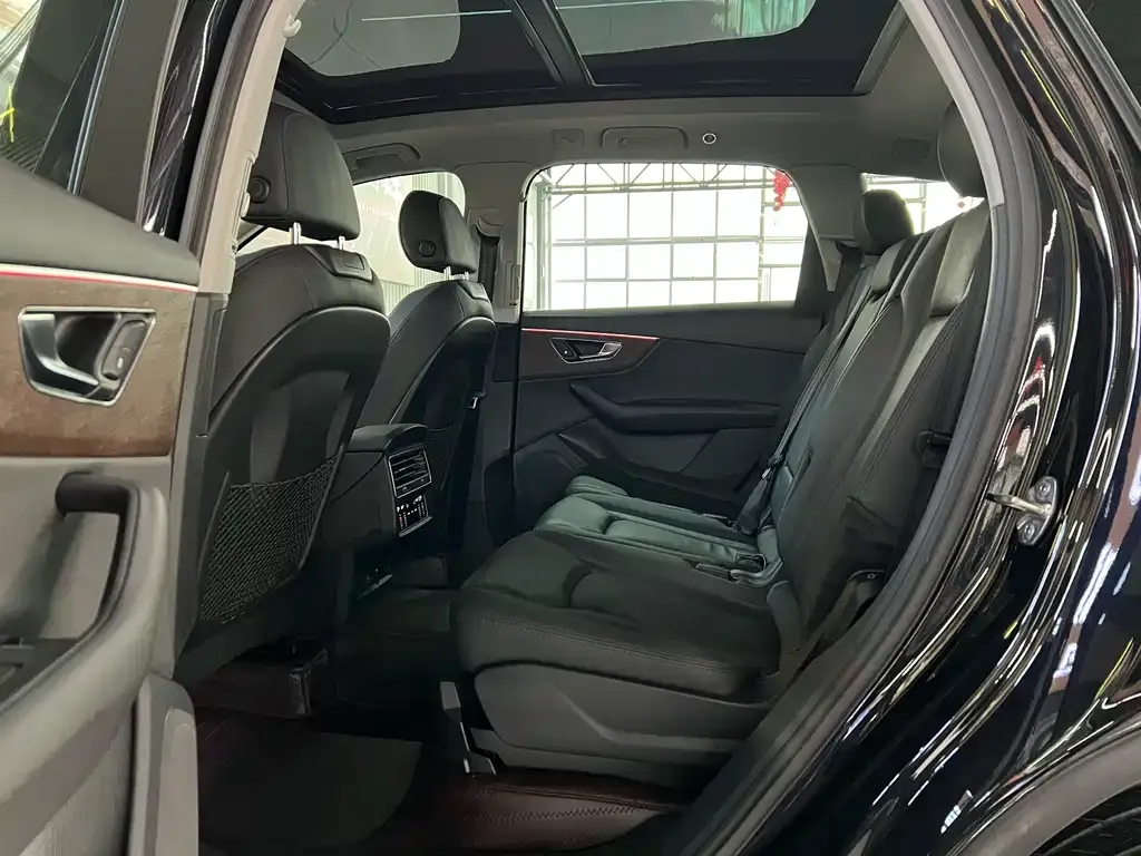 Audi Q7 2021 из CN, фото 6