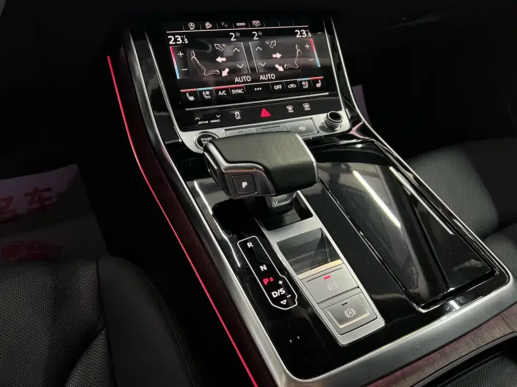 Audi Q7 2021 из CN, фото 7