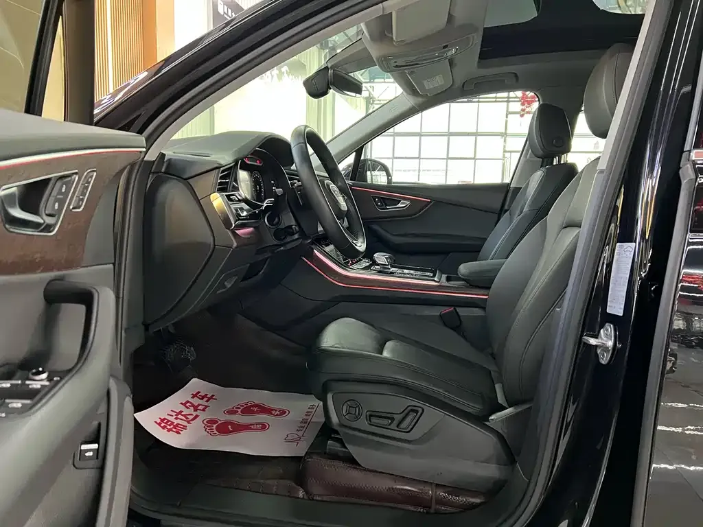 Audi Q7 2021 из CN, фото 8