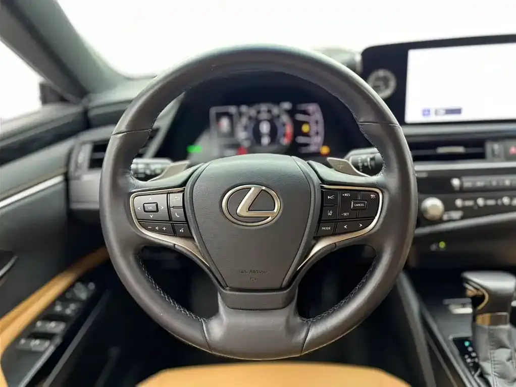 Lexus ES — фото 5