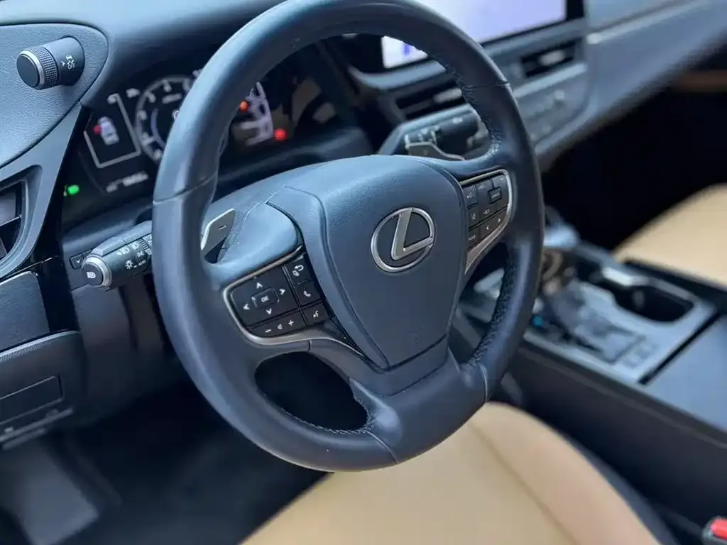 Lexus ES — фото 8