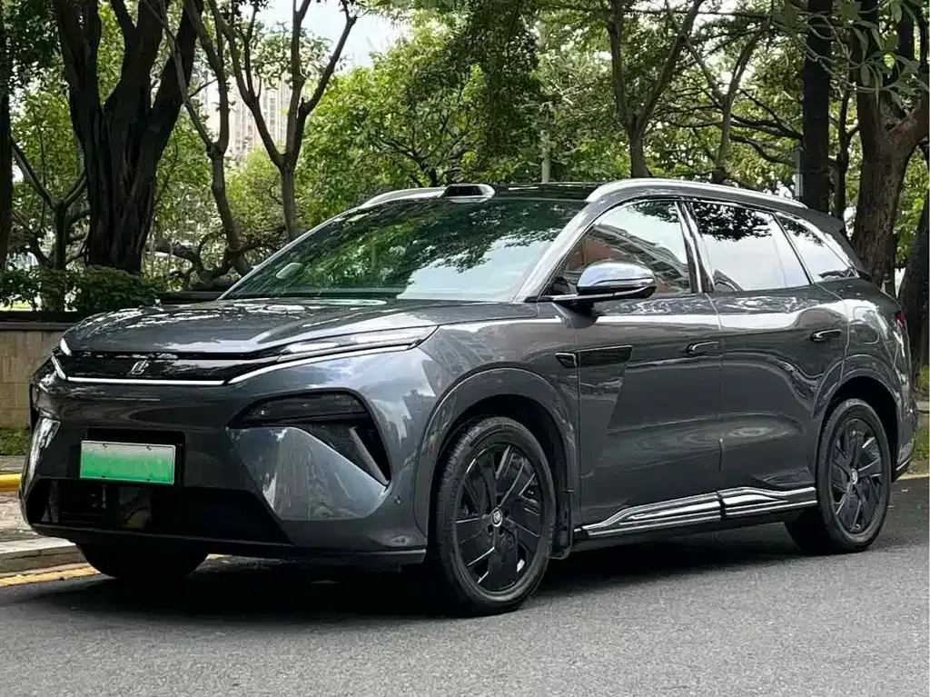 BYD Tang L — фото 1