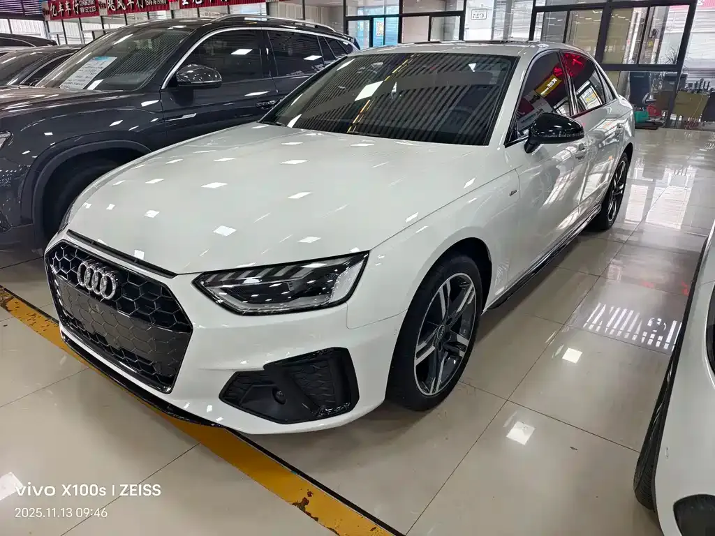 Audi A4L 2022 из CN, фото 2