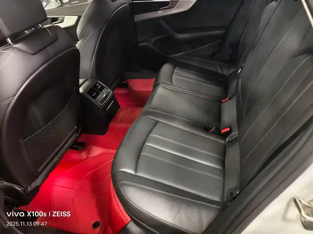 Audi A4L 2022 из CN, фото 7