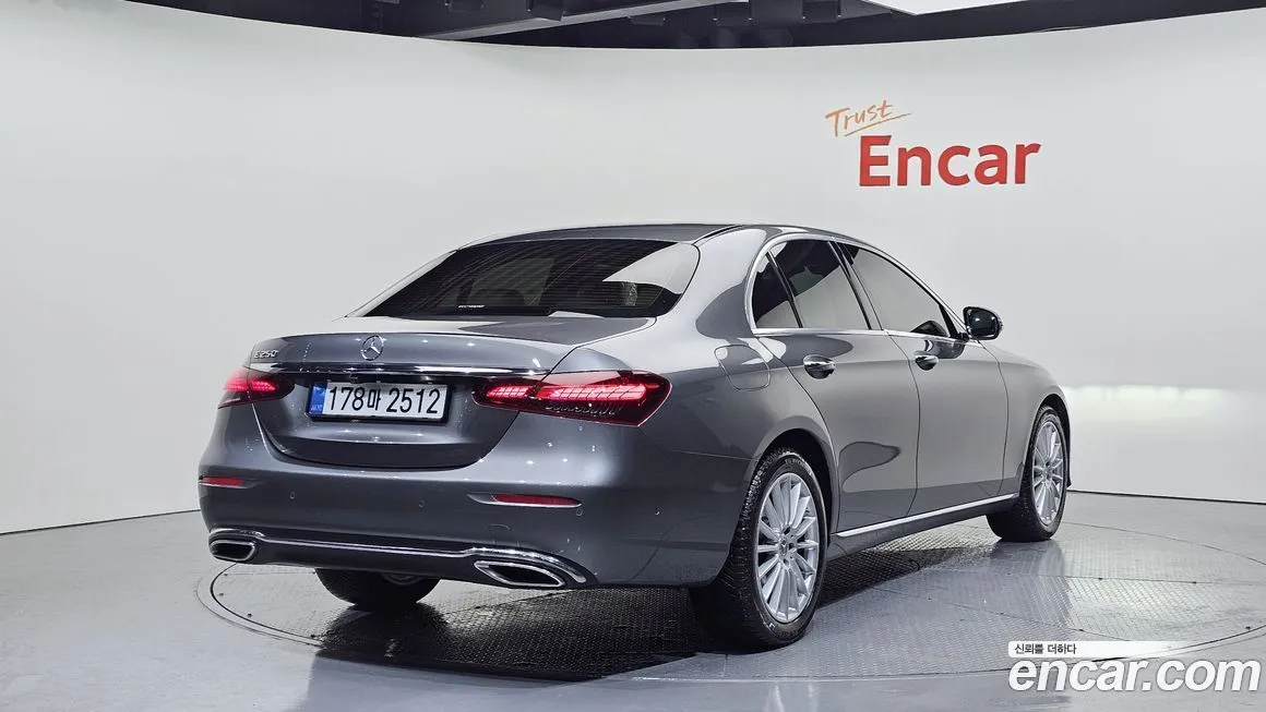 Mercedes-Benz E-Class — фото 2
