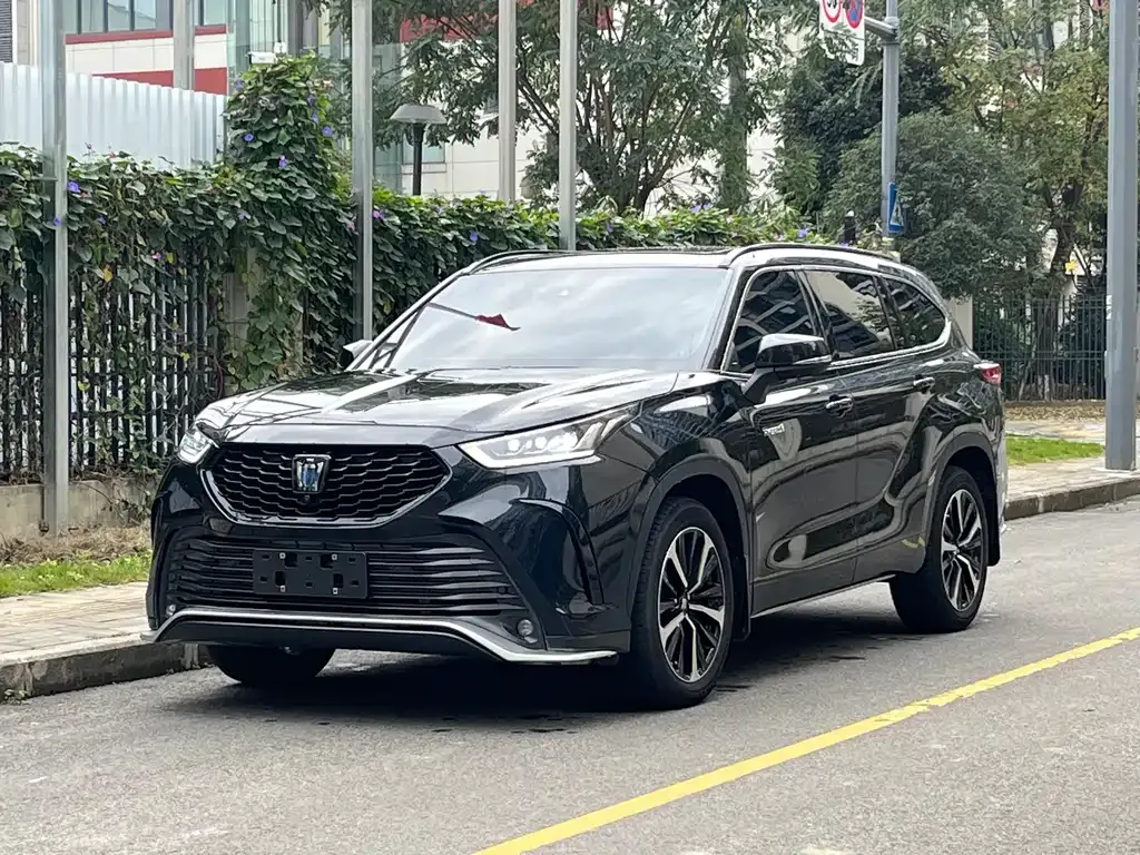 Toyota Crown Kluger 2023 из CN, фото 1
