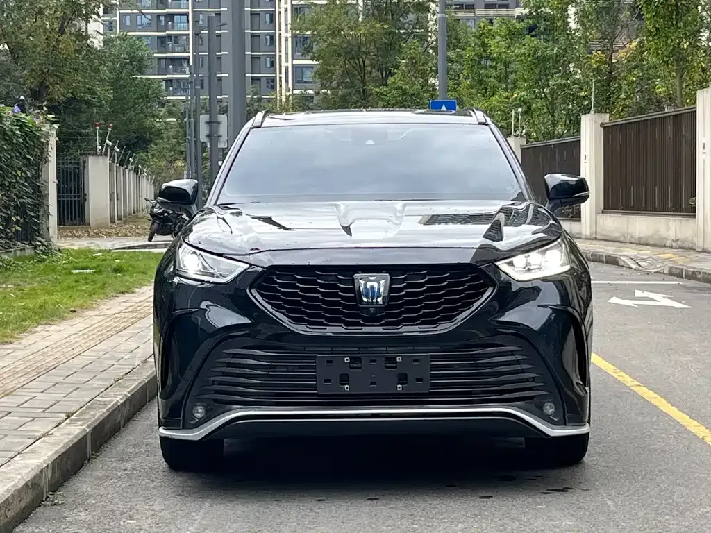 Toyota Crown Kluger 2023 из CN, фото 2