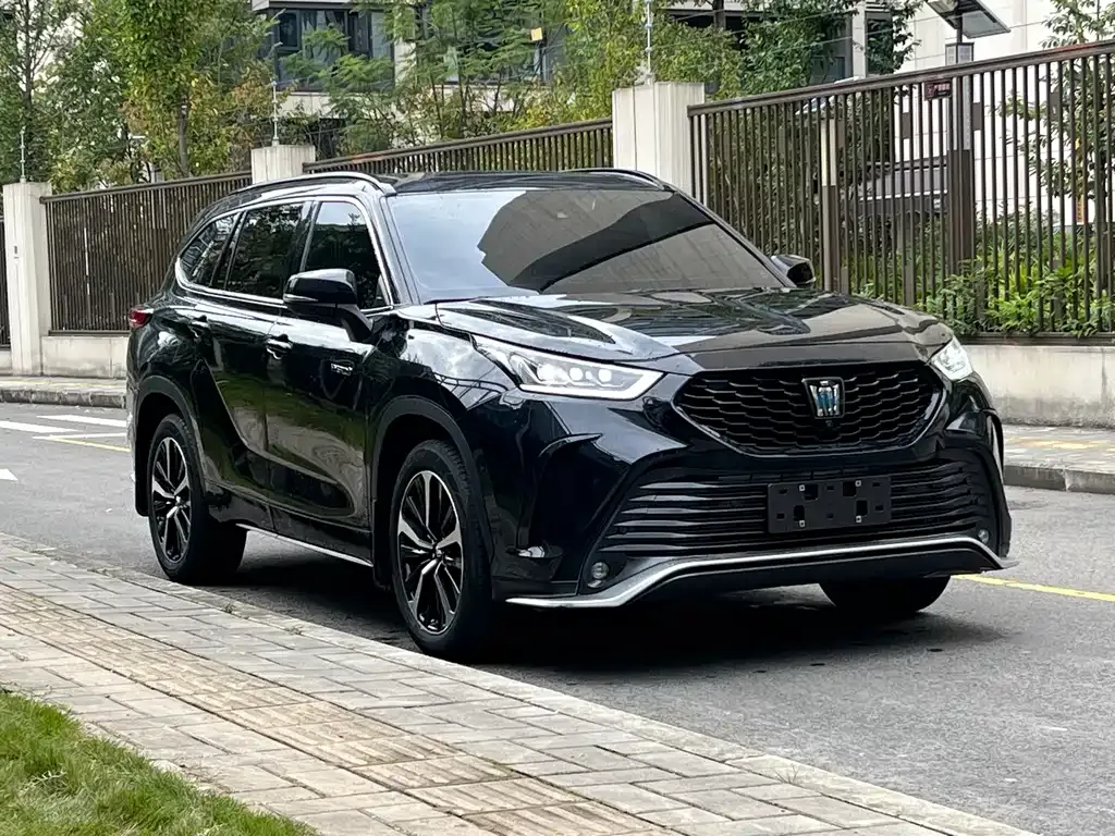 Toyota Crown Kluger 2023 из CN, фото 3