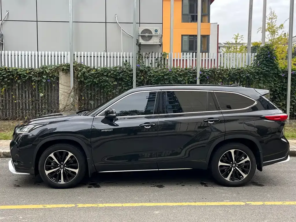 Toyota Crown Kluger 2023 из CN, фото 5