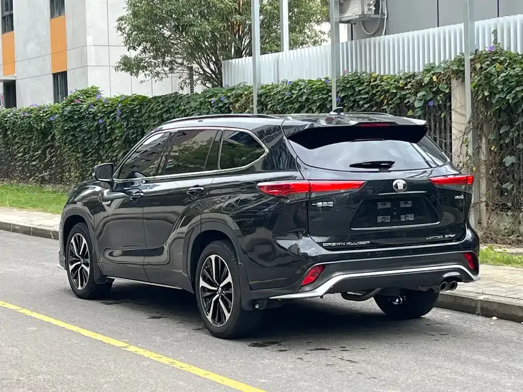 Toyota Crown Kluger 2023 из CN, фото 6