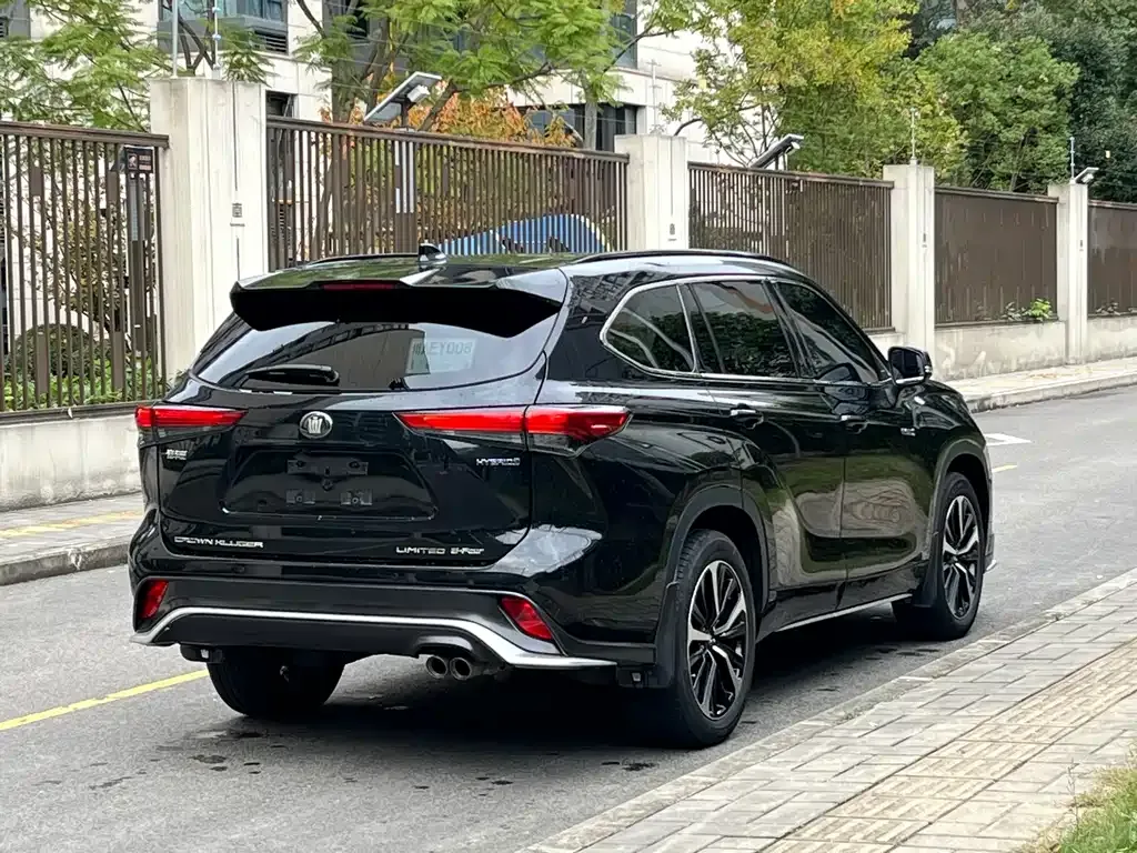 Toyota Crown Kluger 2023 из CN, фото 8