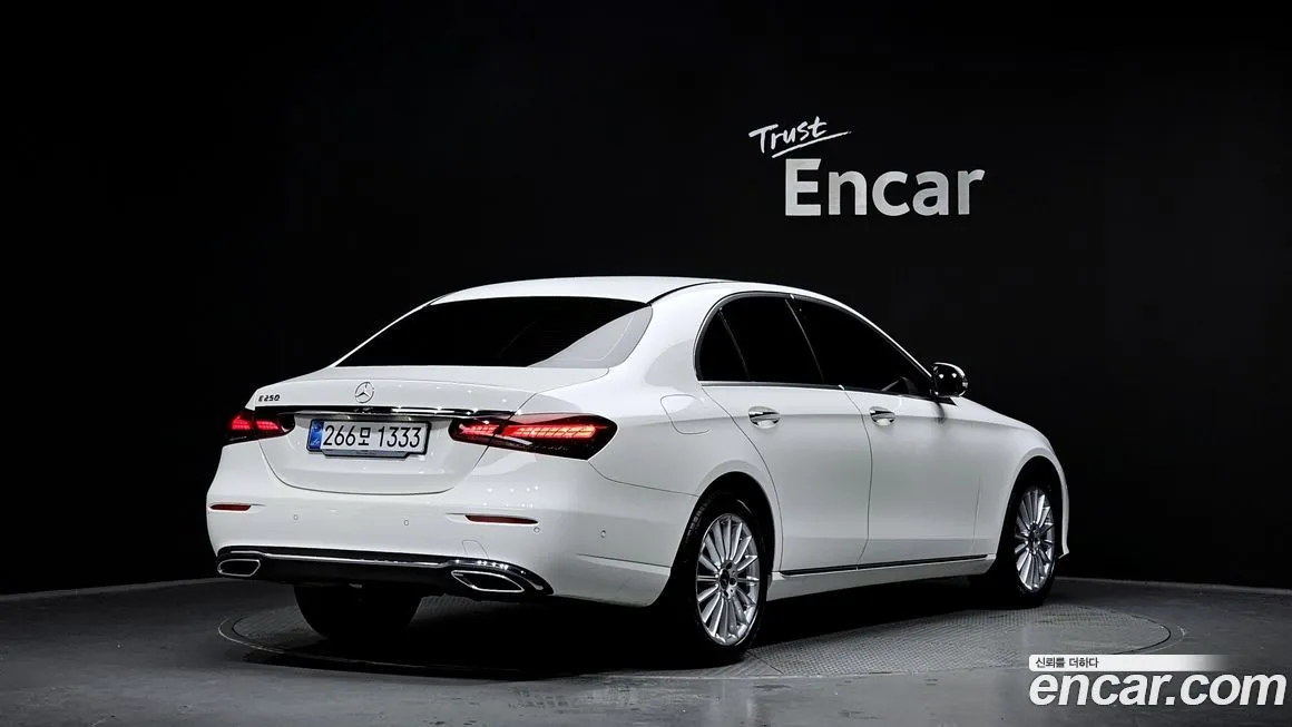 Mercedes-Benz E-Class — фото 2