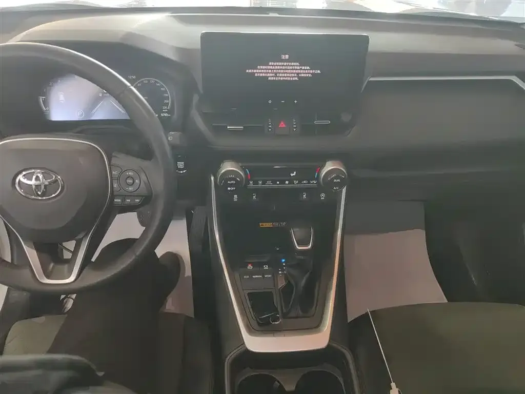 Toyota RAV4 — фото 10