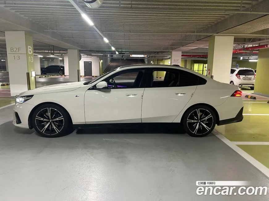 BMW 5-Series 2024 из KR, фото 5
