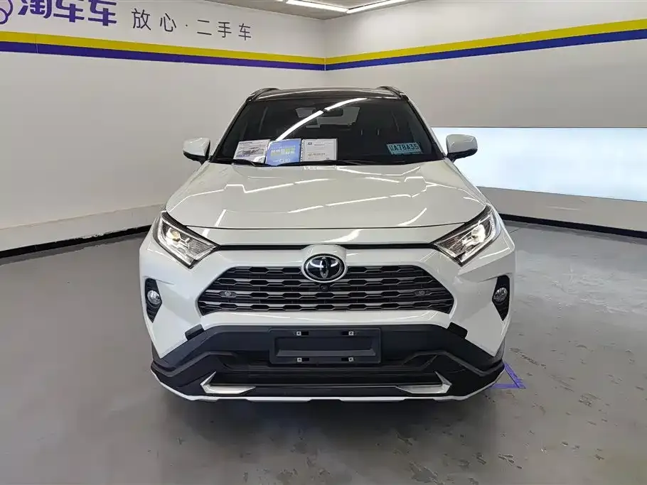 Toyota RAV4 2023 из CN, фото 2
