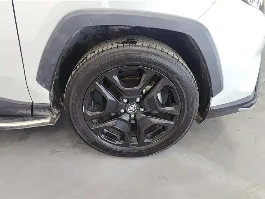 Toyota RAV4 2023 из CN, фото 6