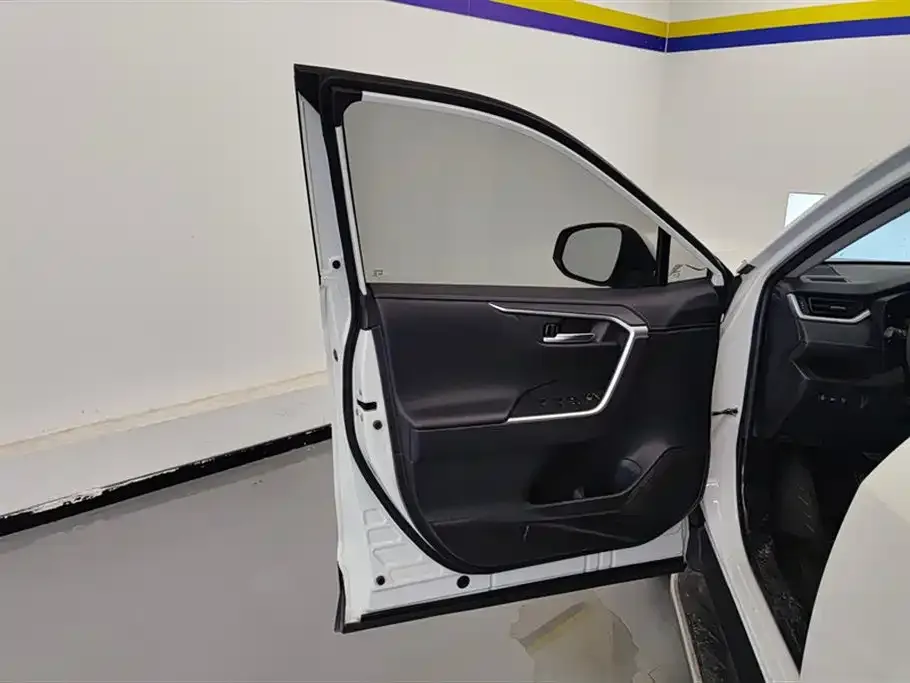 Toyota RAV4 2023 из CN, фото 7