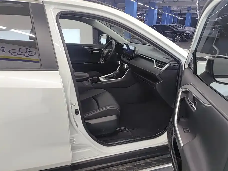 Toyota RAV4 2023 из CN, фото 8