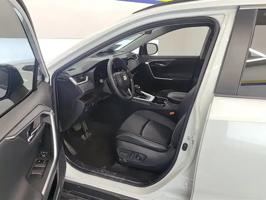 Toyota RAV4 2023 из CN, фото 9