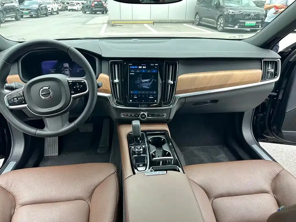 Volvo S90 PHEV 2024 из CN, фото 9