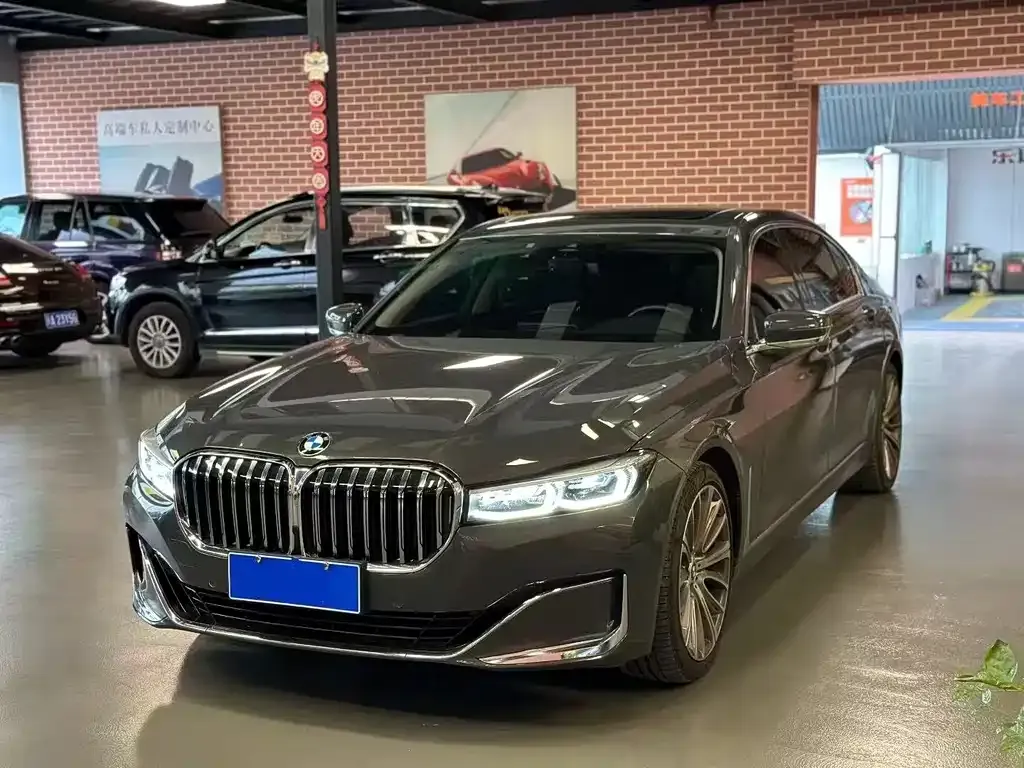BMW 7 Series — фото 1