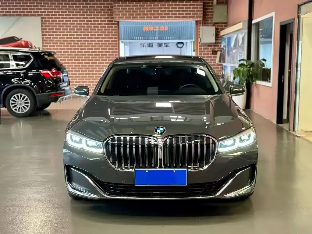 BMW 7 Series — фото 2