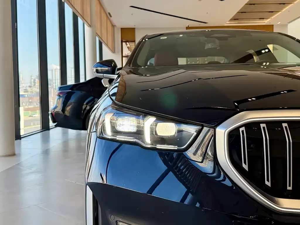 BMW 5 Series 2024 из CN, фото 7