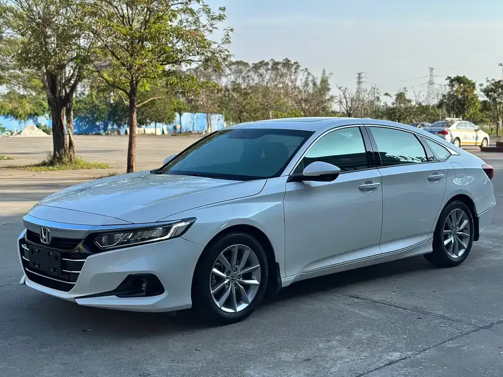 Honda Accord — фото 1