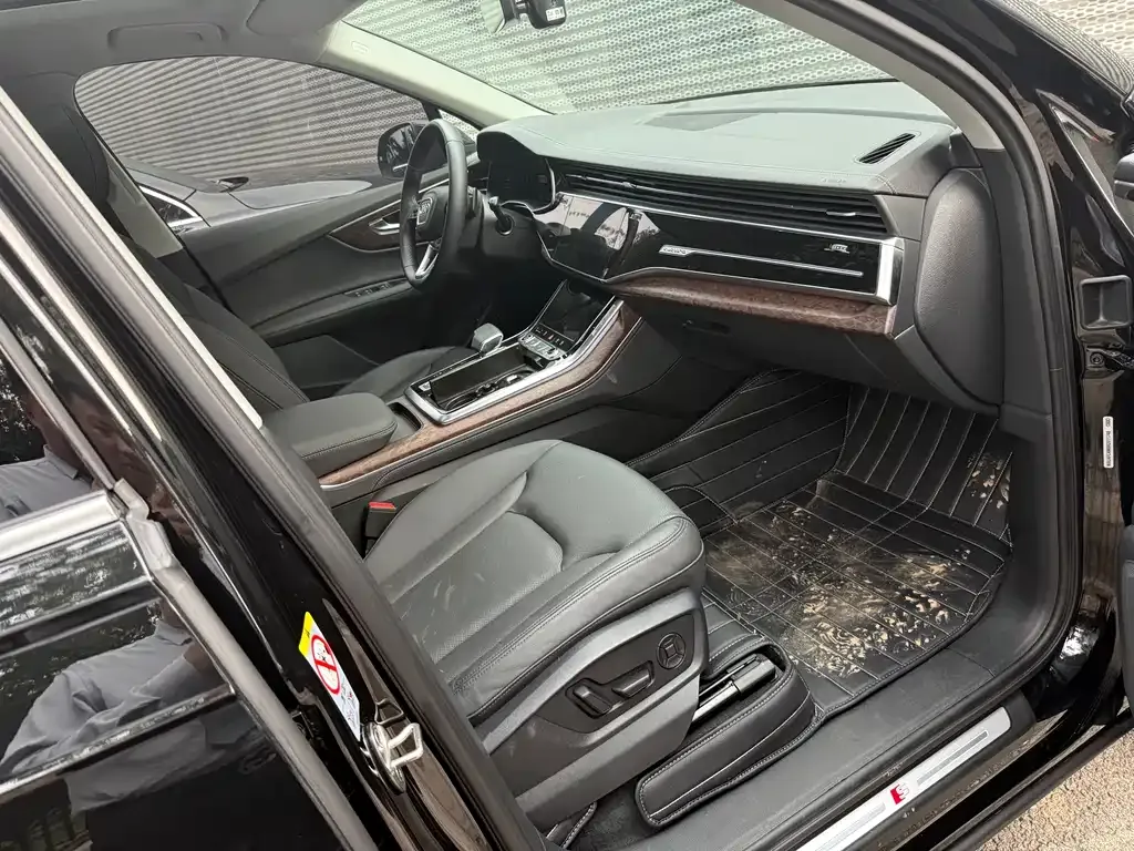 Audi Q7 2024 из CN, фото 10