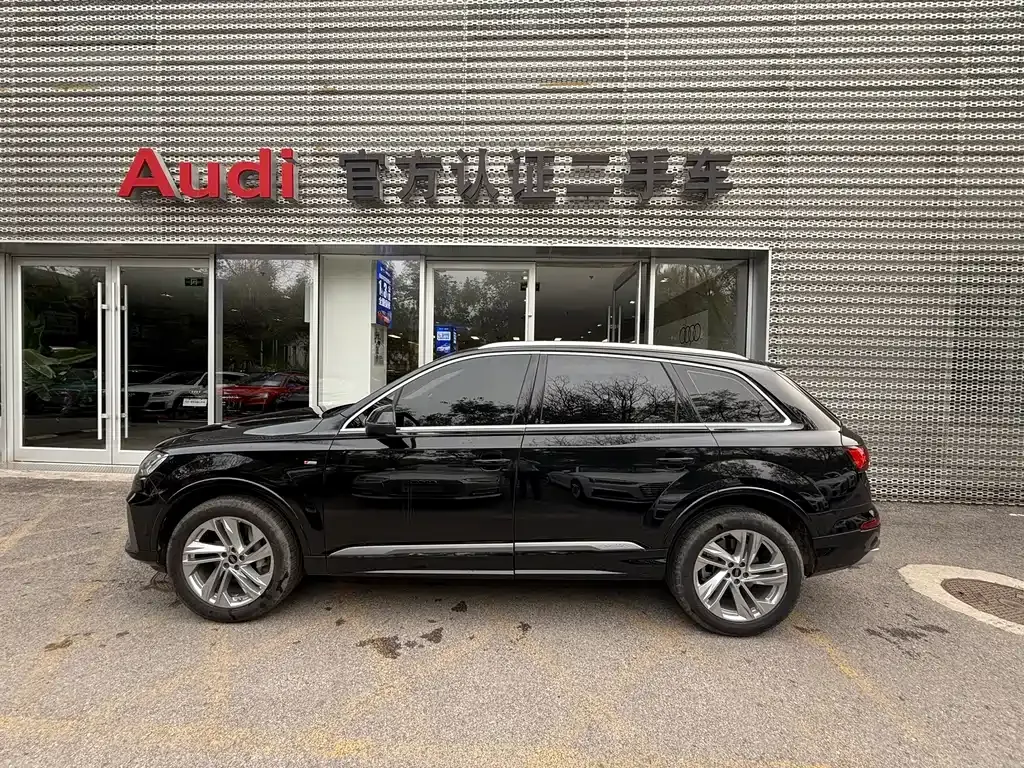 Audi Q7 2024 из CN, фото 4