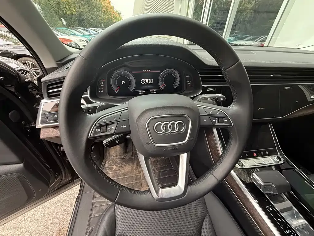 Audi Q7 2024 из CN, фото 5