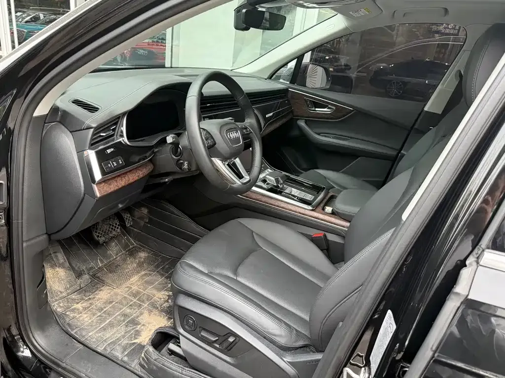 Audi Q7 2024 из CN, фото 6