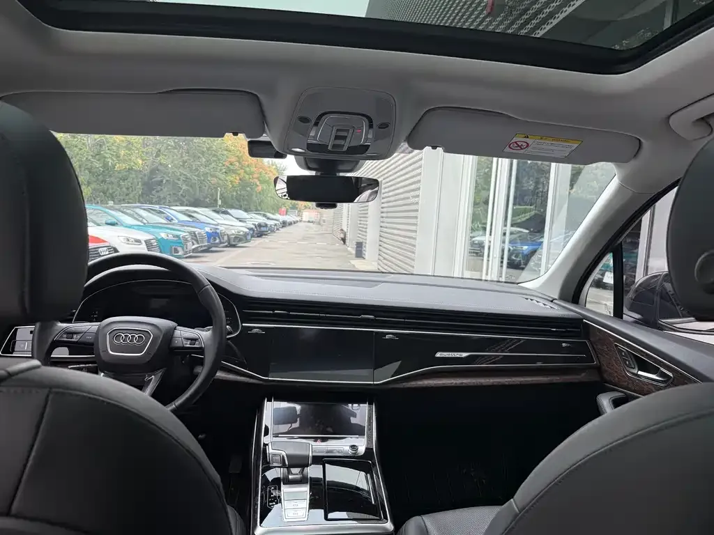 Audi Q7 2024 из CN, фото 7