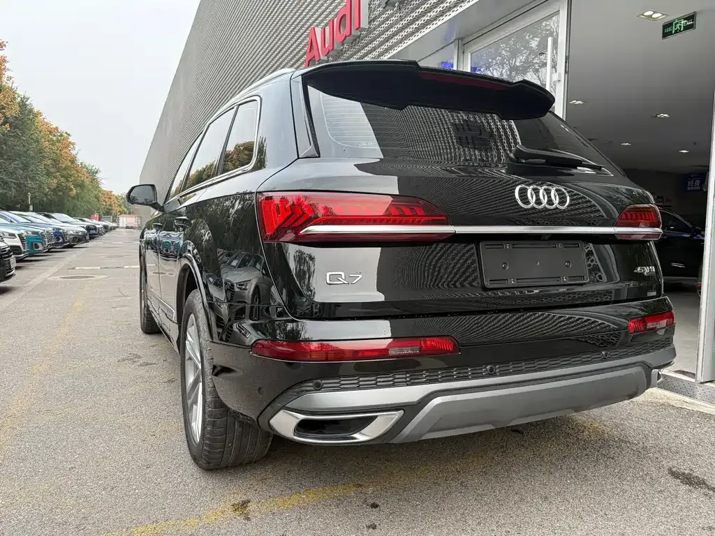Audi Q7 2024 из CN, фото 9