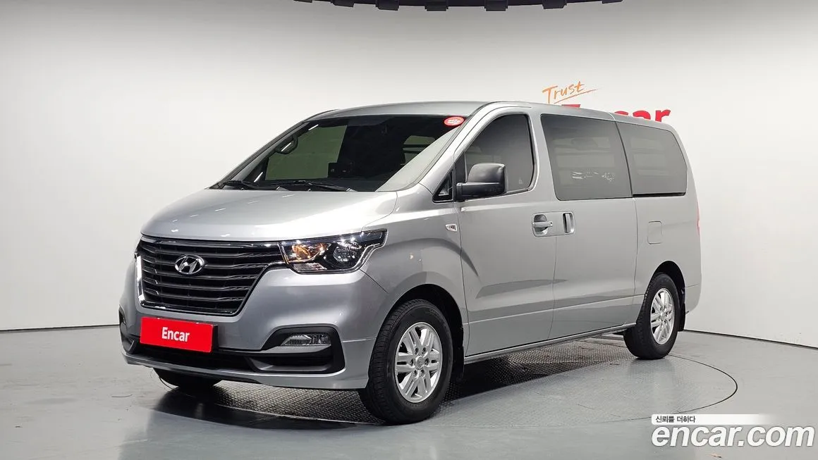 Hyundai Starex — фото 1