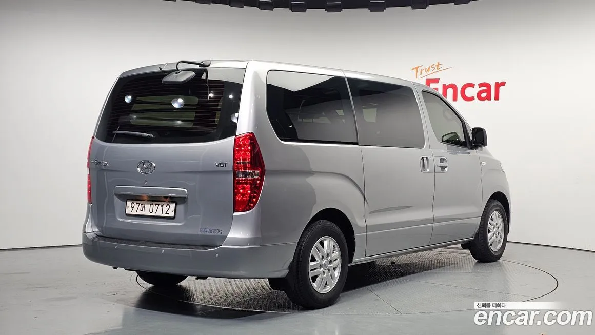 Hyundai Starex — фото 2
