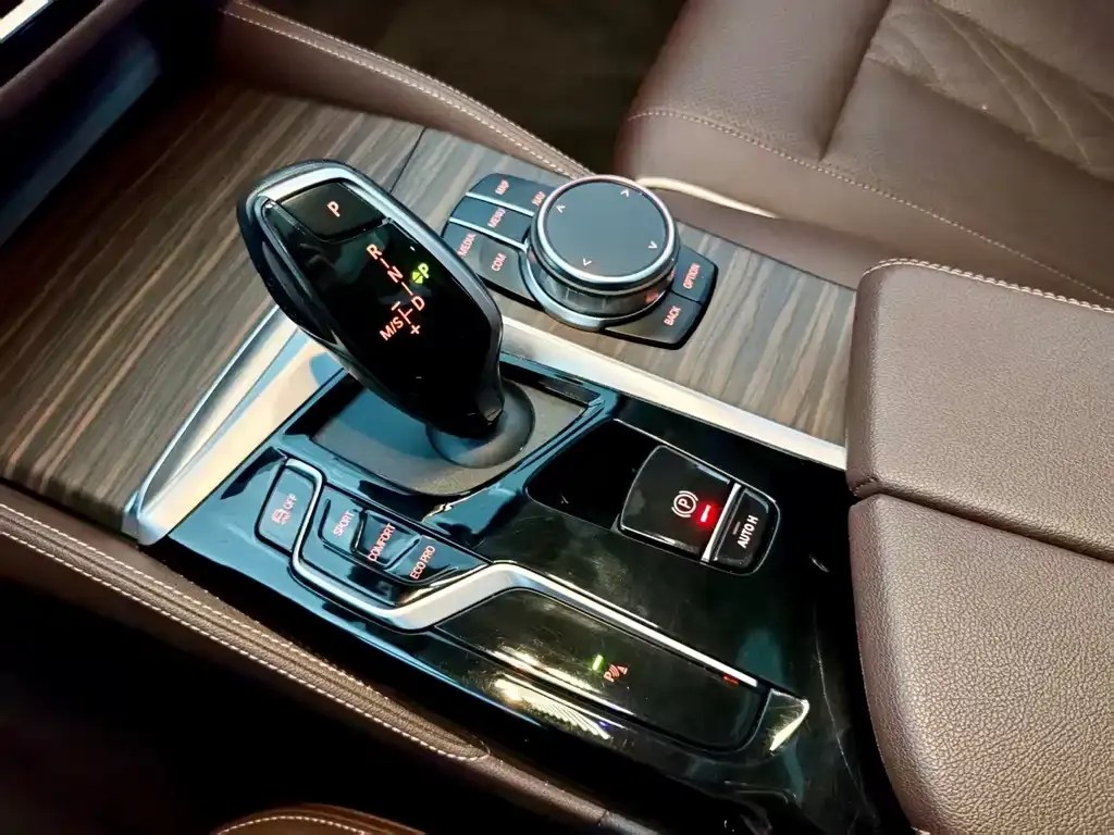 BMW 5 Series 2023 из CN, фото 10