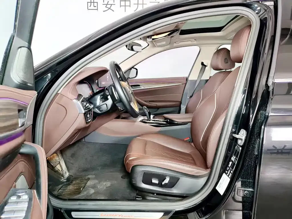 BMW 5 Series 2023 из CN, фото 8