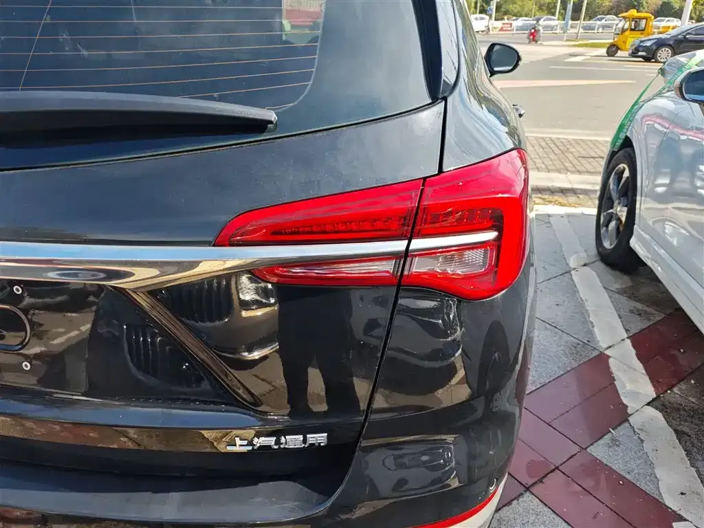 Buick Envision Plus — фото 8