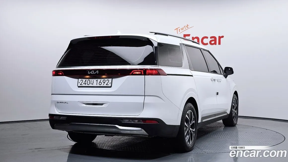 Kia Carnival — фото 2