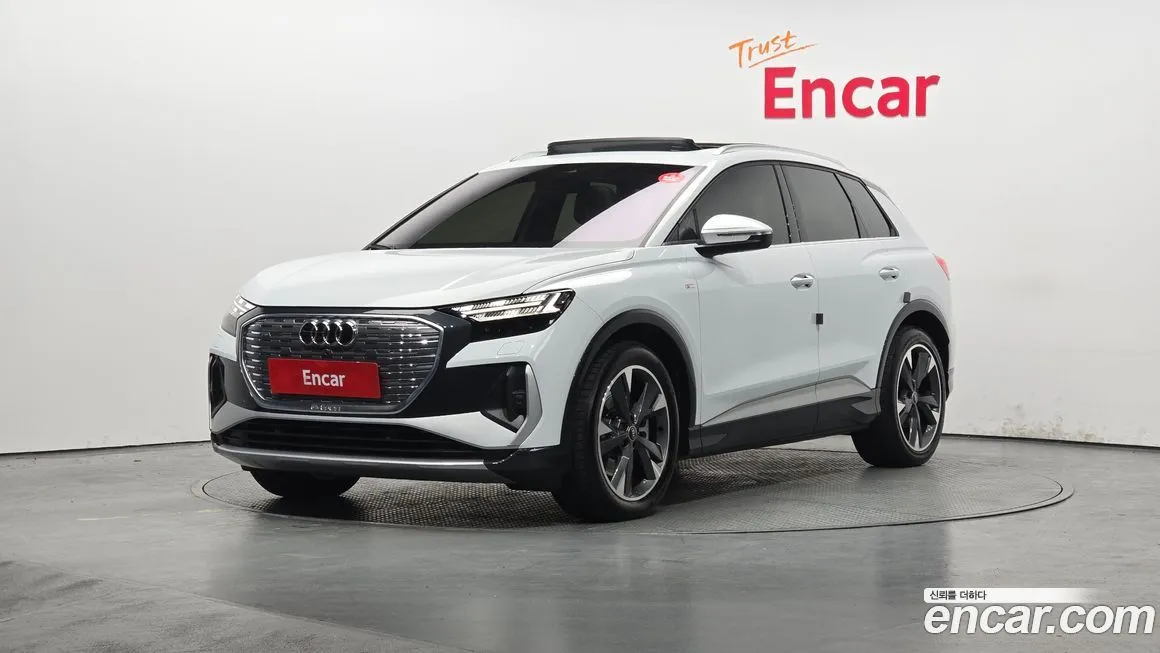 Audi Q4 e-tron — фото 1