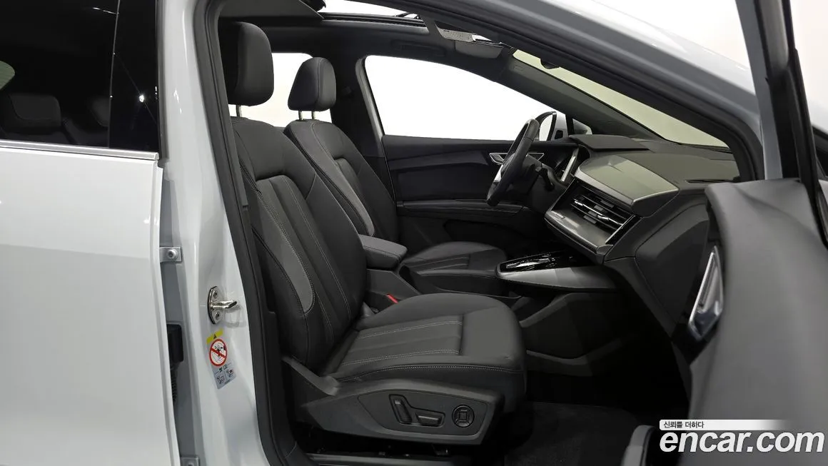 Audi Q4 e-tron — фото 10