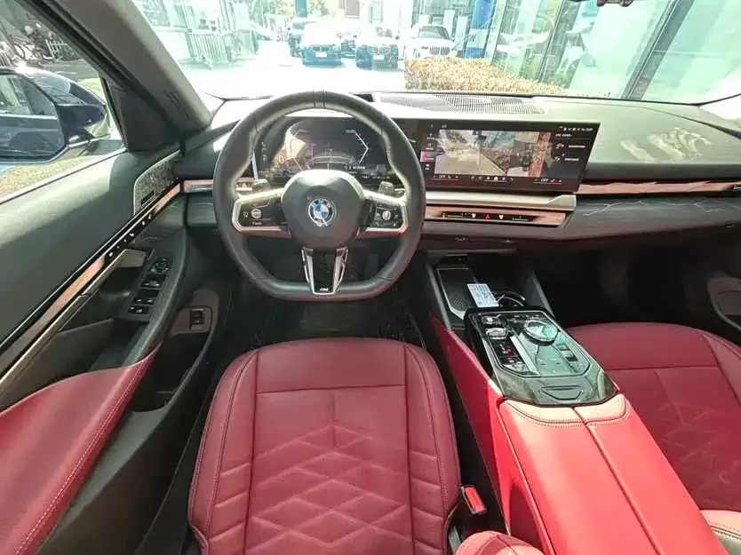 BMW 5 Series 2024 из CN, фото 7