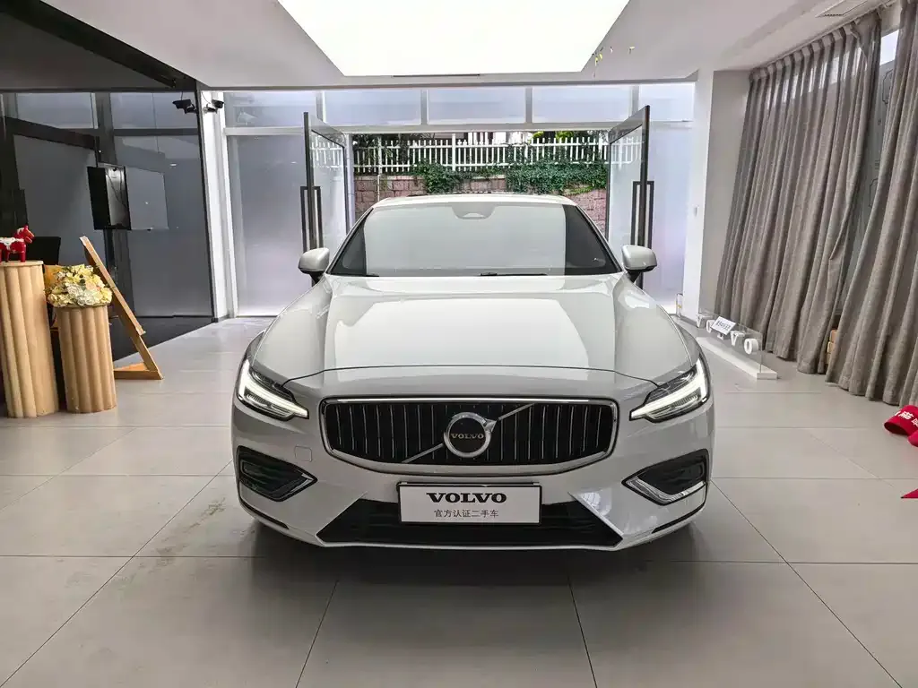 Volvo S60 — фото 2